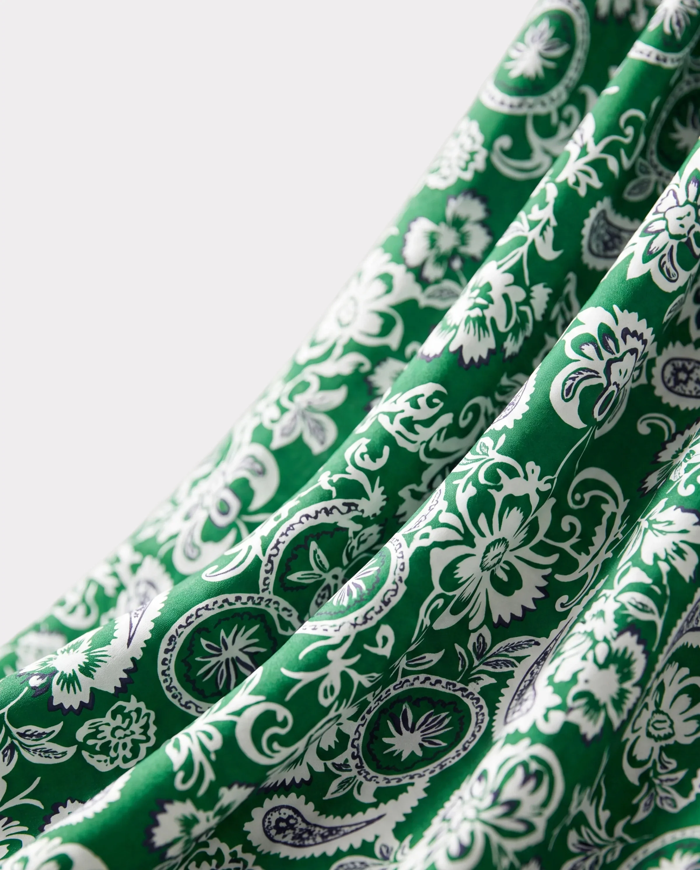 Family Matching Outfits Set Floral Print Short-sleeve Collar Shirt or Strappy Smocked  Dress for Summer Vacation  Green - Image 7