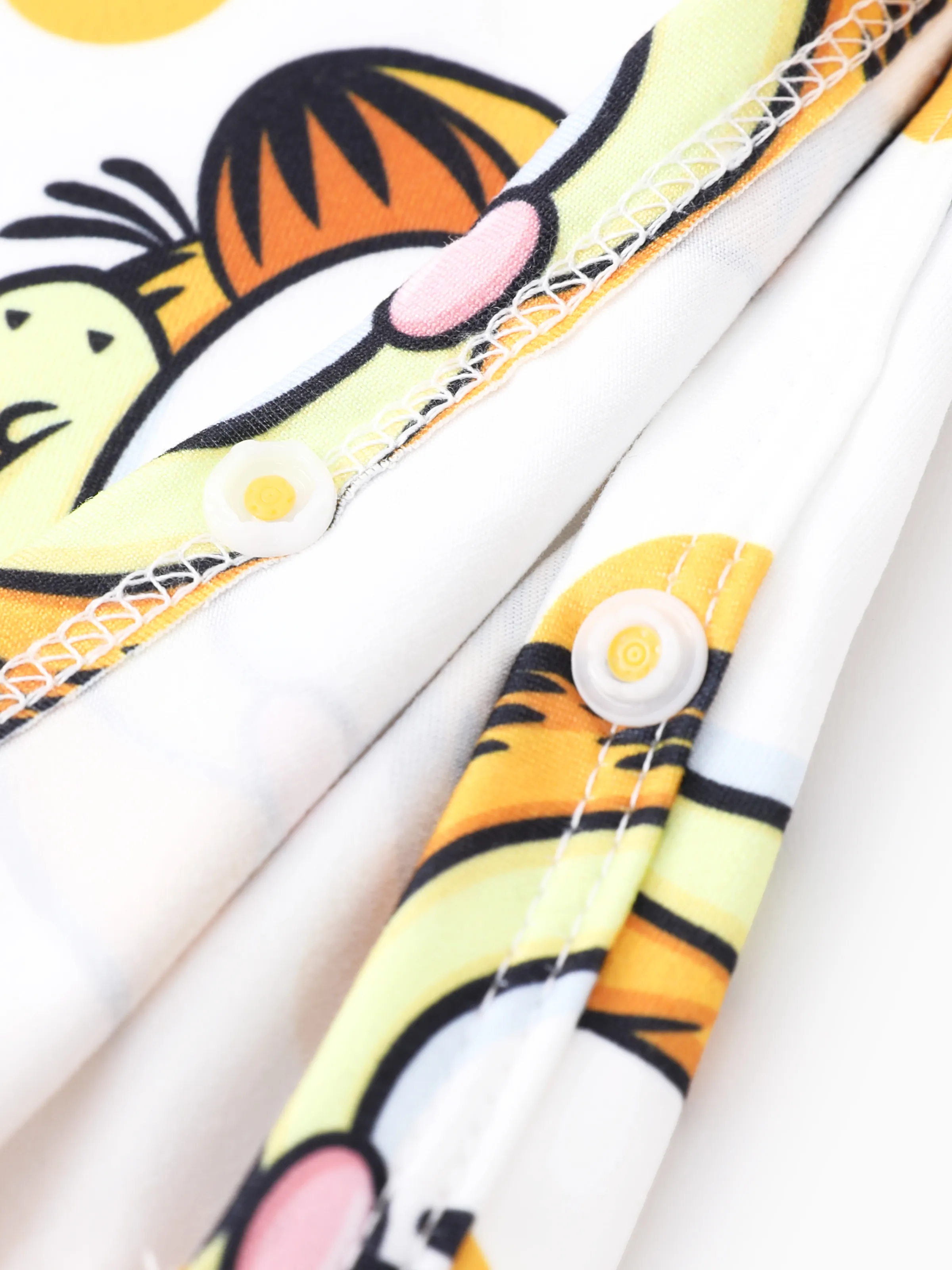 Garfield Baby Boy/Girl 2pcs Polka Dot Long-sleeve Jumpsuit with Drool Bibs Set
Yellow - Image 5