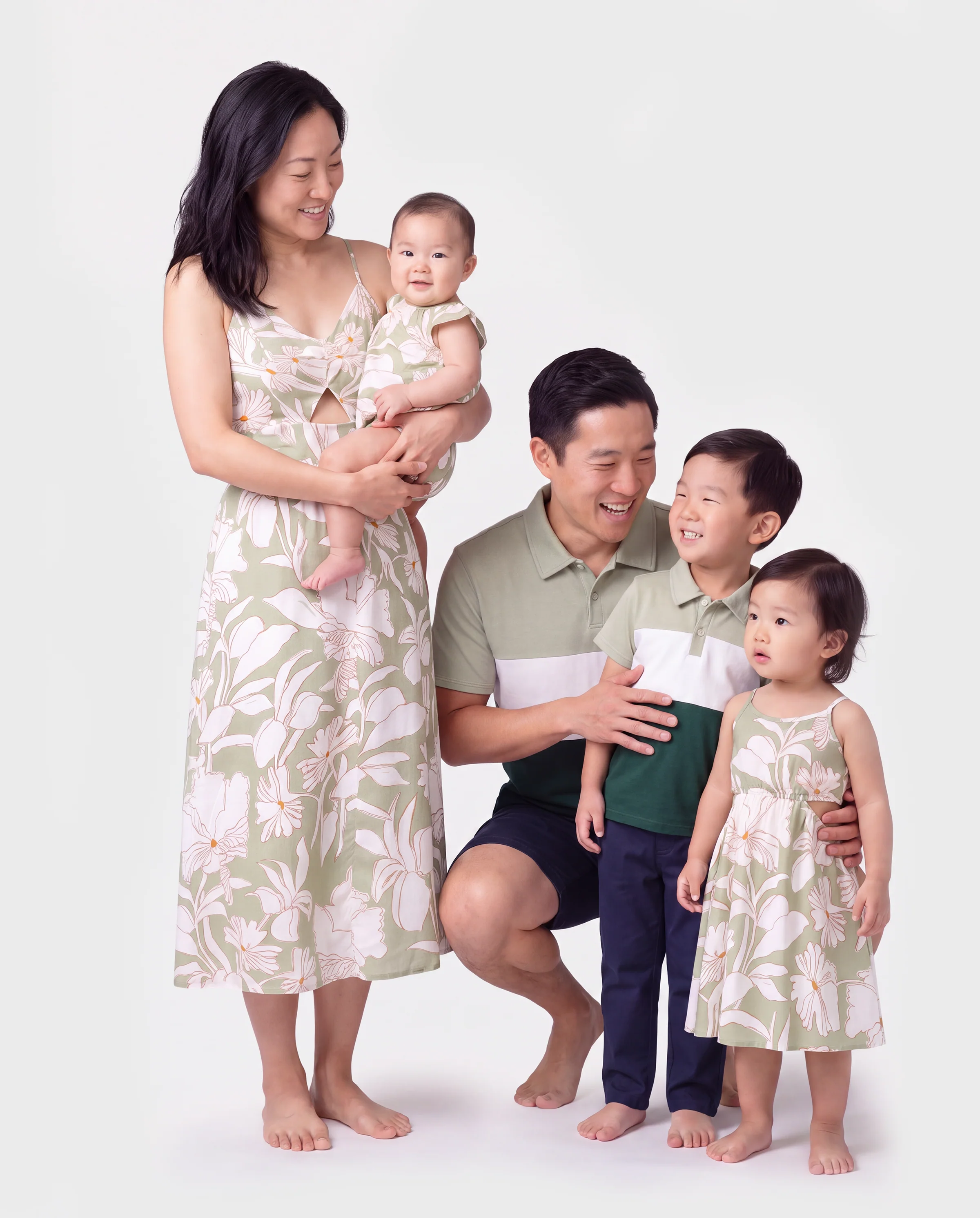 Matching Family Outfits Tropical Floral Print Strap Dress or Short-sleeve Colorblock Shirts Set Pale Green