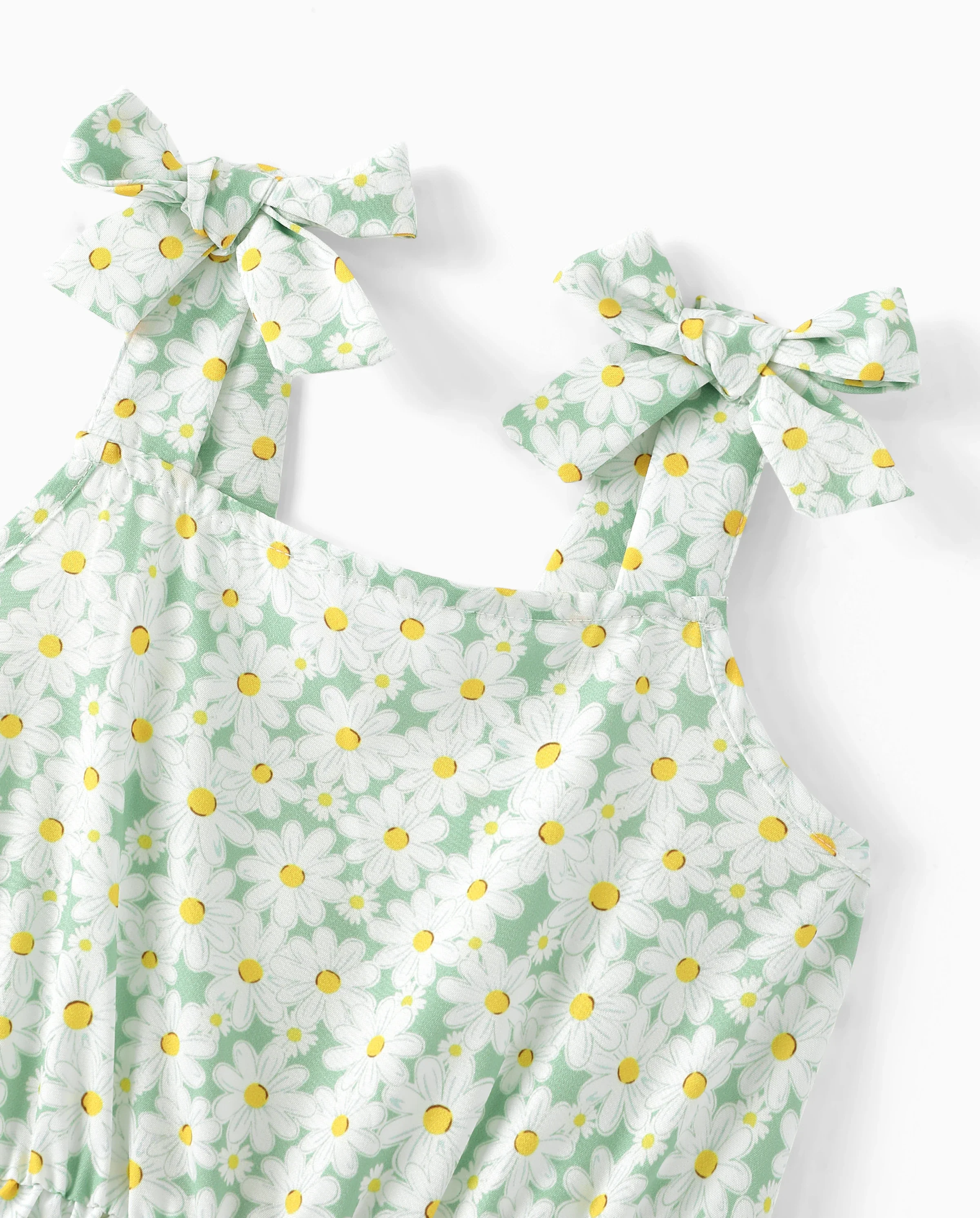 Mommy and Me Floral Dress with Flutter Sleeves Light Green Daisy Print Pale Green - Image 6