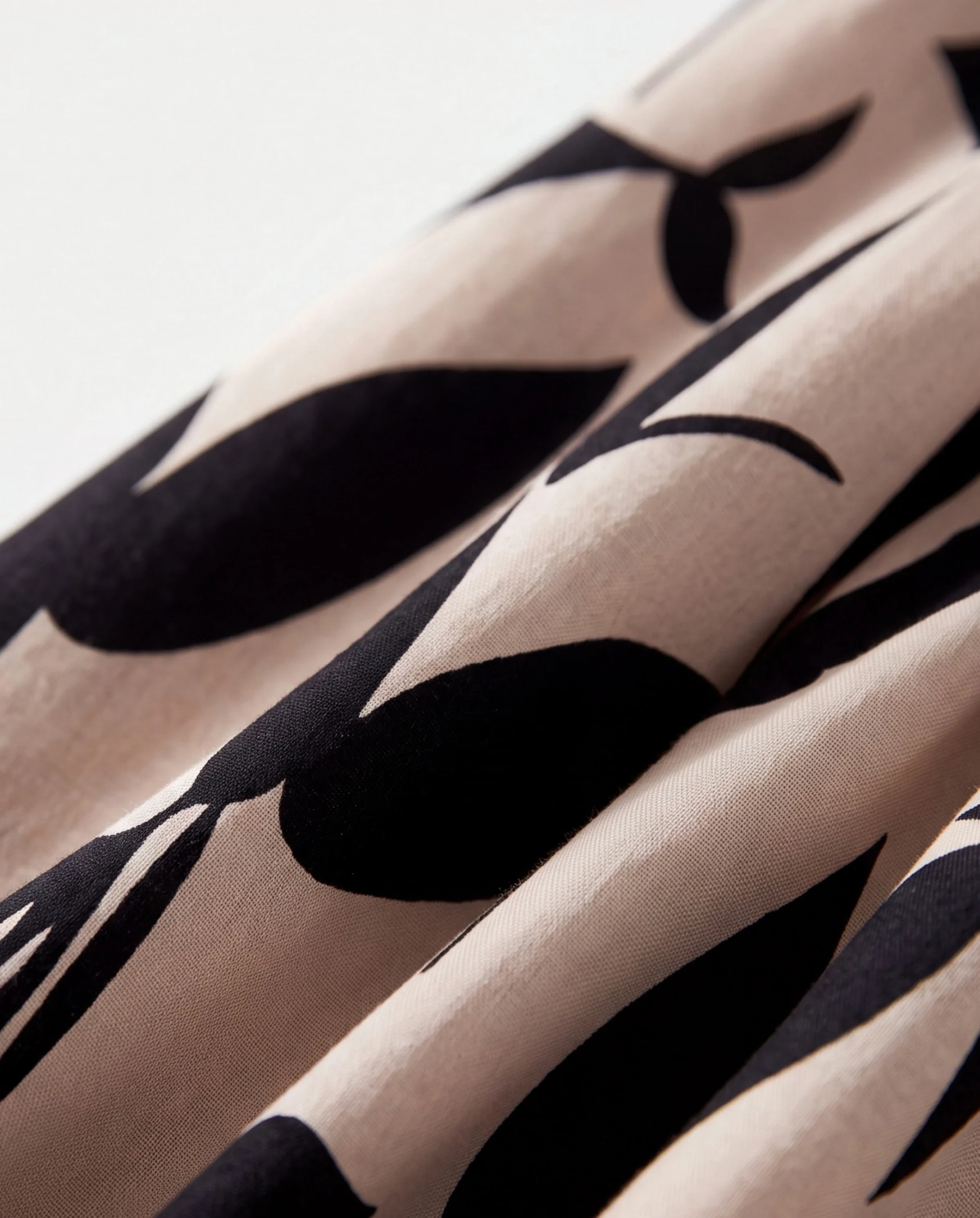 Mommy & me Cross Back Floral Strap Dress and Colorblock Top Sets Black - Image 5