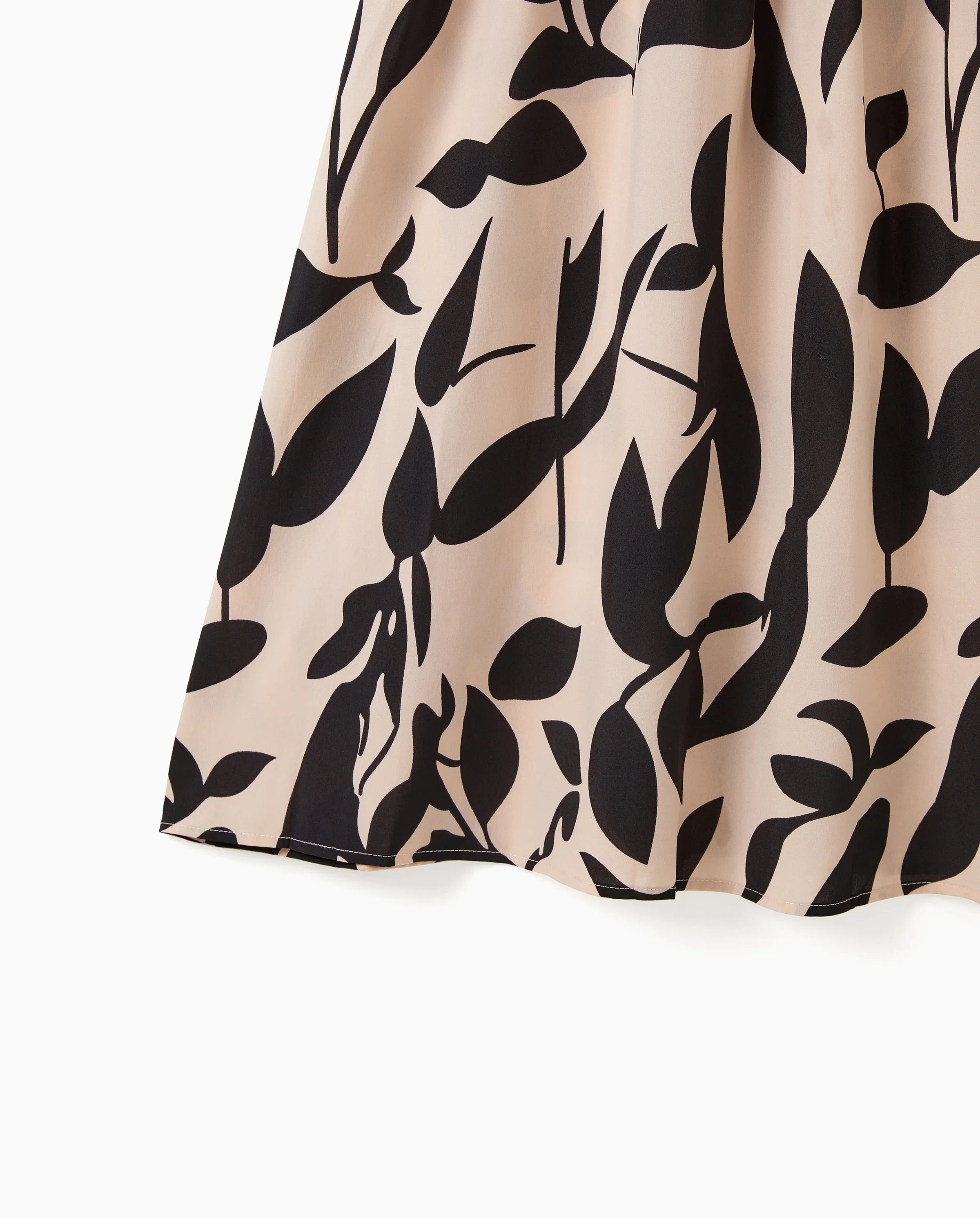 Mommy & me Cross Back Floral Strap Dress and Colorblock Top Sets Black - Image 7