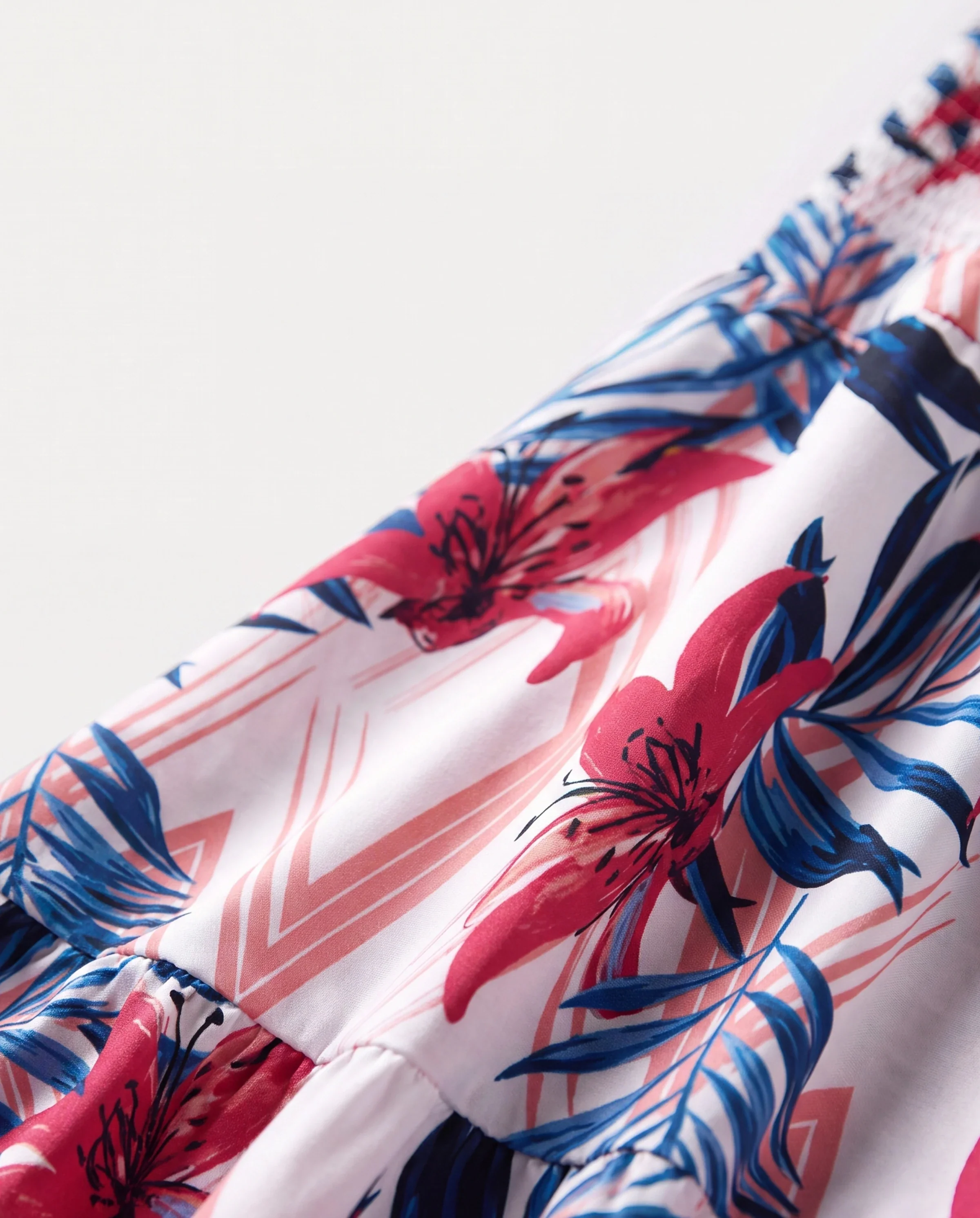 Daddy & Son Tropical Floral Outfits Pink Blue Leaf Print Short-sleeve Shirt Set for Vacation, Cruise, Beach White - Image 4